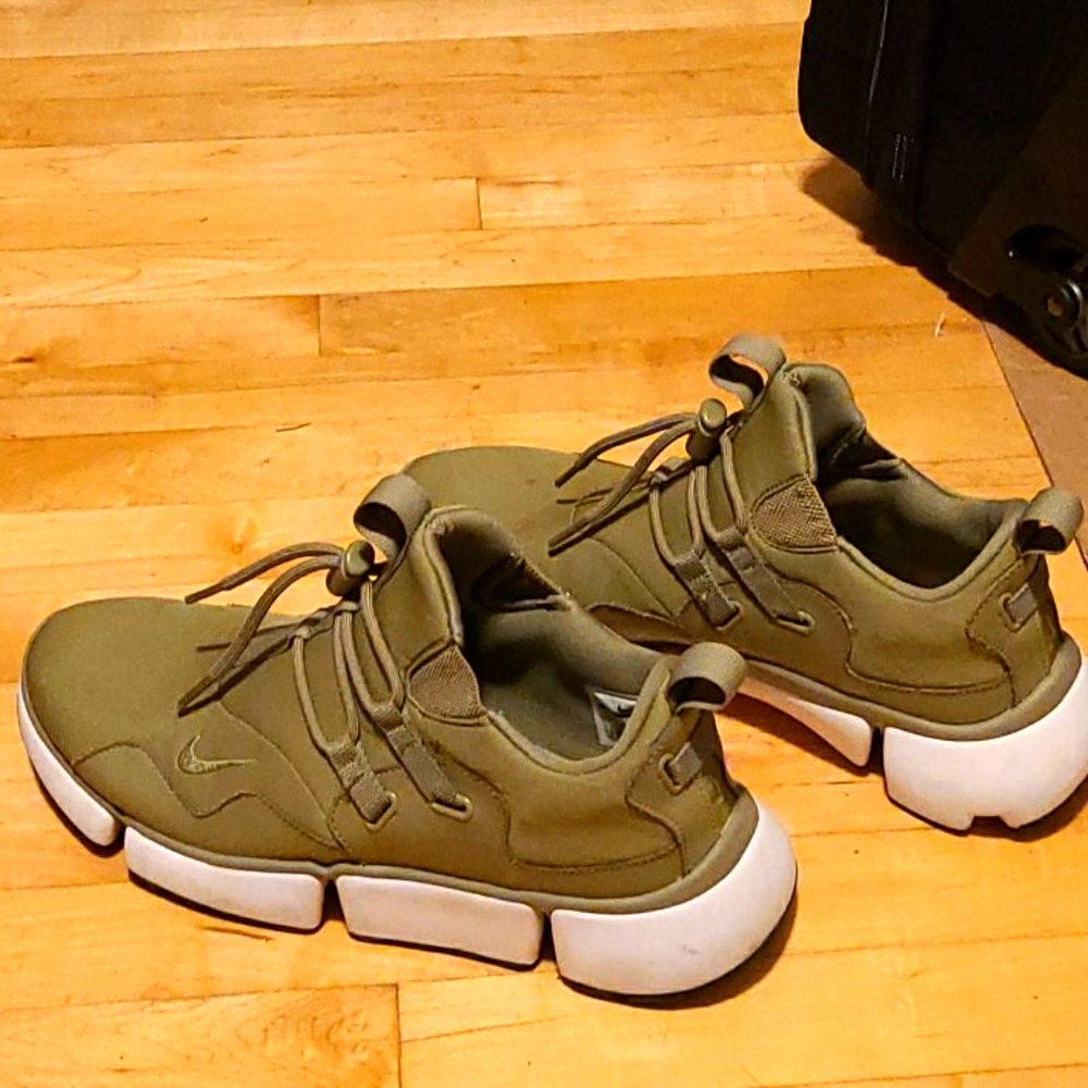 Nike Pocketknife Size 11.5